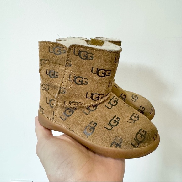 UGG Keelan Embossed boot Toddler Size 6 - Picture 2 of 9